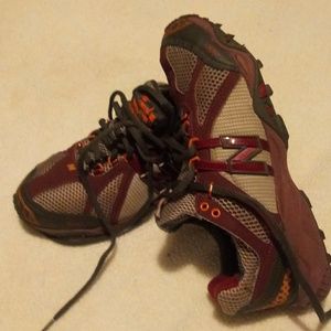 NEW BALANCE WOMEN SPORTS SHOES